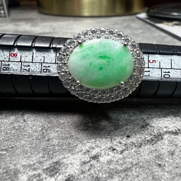 Green Jade gemstone on .025 sterling silver band, size 6 - Picture 5 of 6